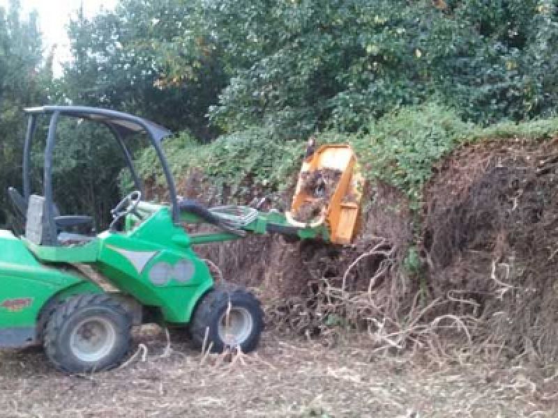desbroce con maquina de cadenas